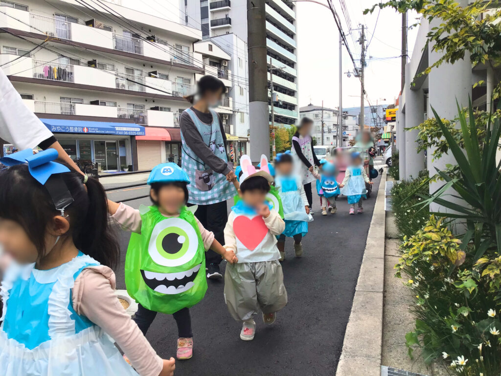 くじら保育園 上新庄園　お散歩　11