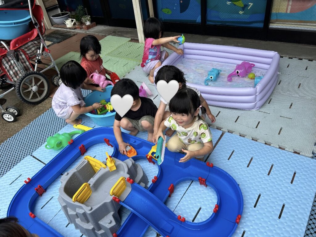 アクアプレイ 水遊び ビニールプール ダンゴムシ バッタ くじら保育園 上新庄園 202507-2