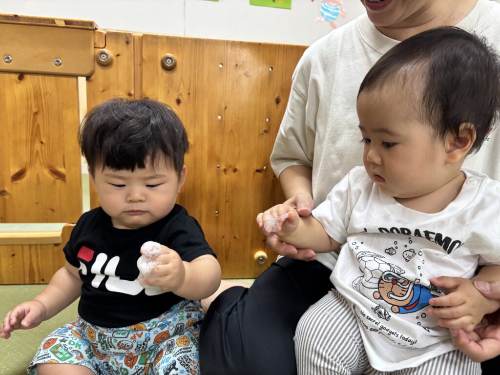 泡遊び　保育園　夏の遊び　水遊び　くじら保育園　上新庄園　202508-3
