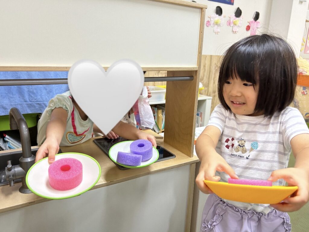ごっこあそび　なりきり　ドーナツ　ドーナツ屋さん　店員　くじら保育園　上新庄　202508-2