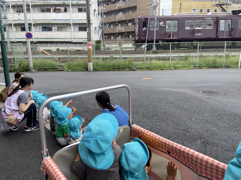 大阪　保育園　阪急電車　くじら保育園　202510-3