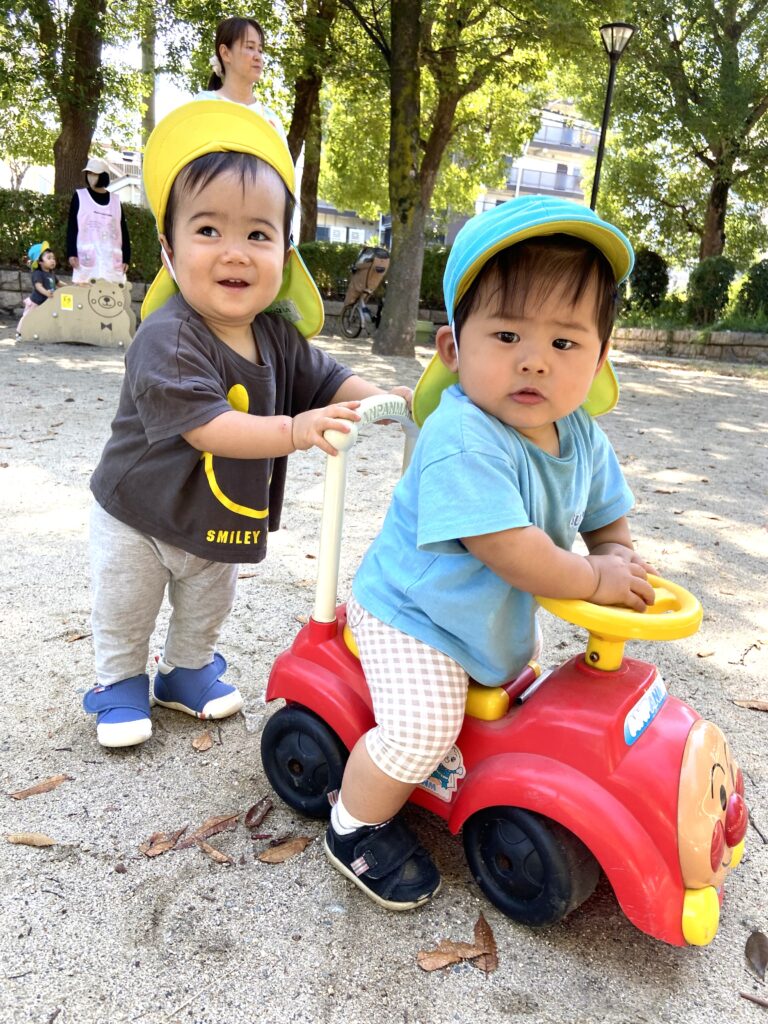 大阪　保育園　0歳児　くじら保育園　手押し車　202510-1