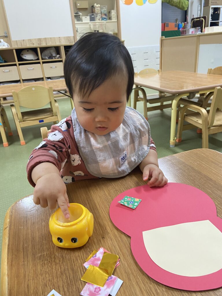 保育園で正月飾りの製作　大阪　保育園　くじら保育園　202601-1