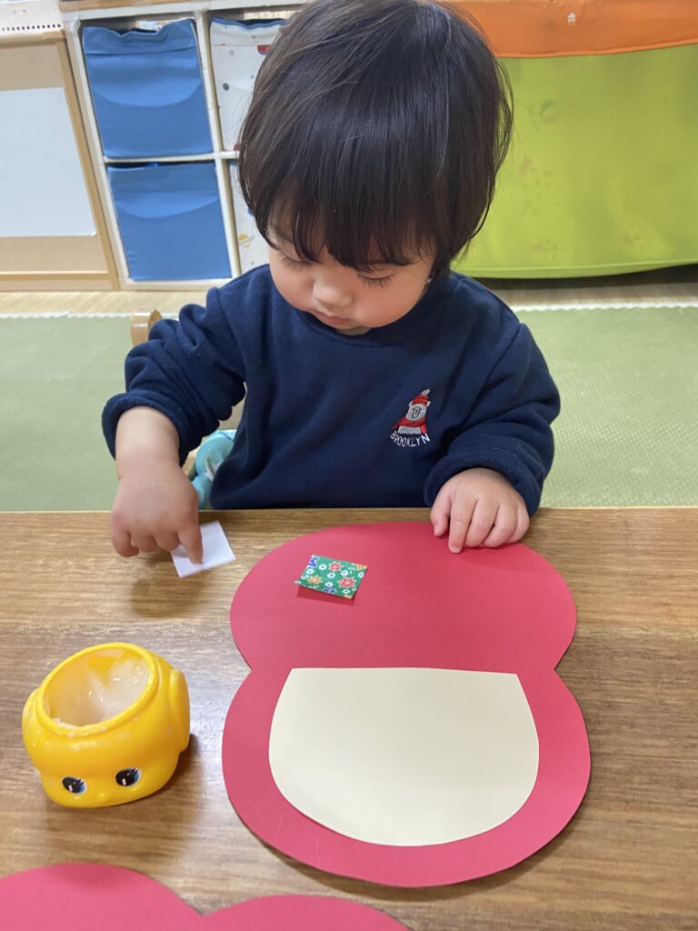 保育園で正月飾りの製作　大阪　保育園　くじら保育園　202601-2