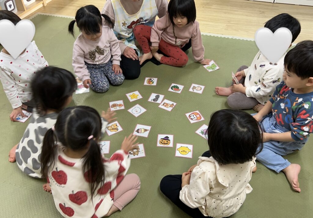 カルタ遊びで白熱バトル　大阪　保育園　くじら保育園　02601-2