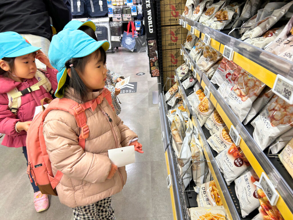 初めてのお買い物　セルフレジ体験　　大阪　保育園　くじら保育園　202603-3