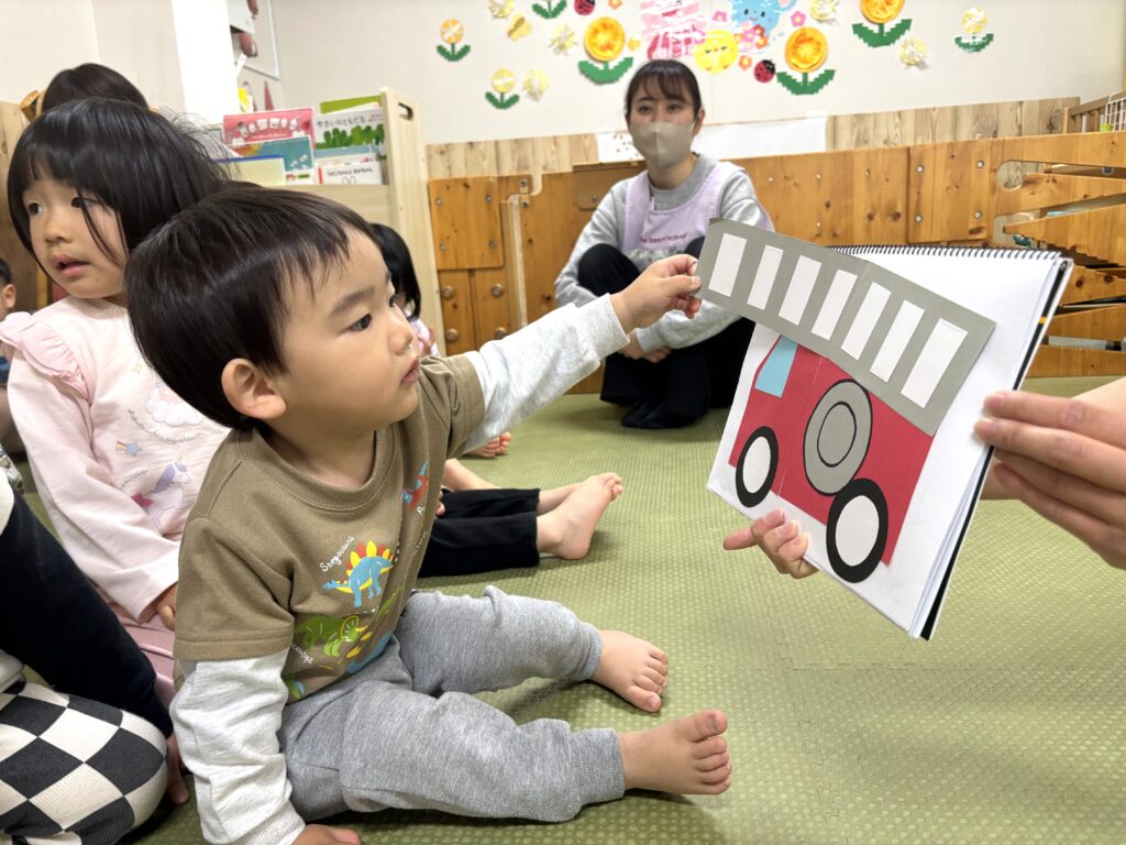 保育園の誕生日会 保育士の出し物 はたらくくるま 大阪 保育園 くじら保育園 202603-4