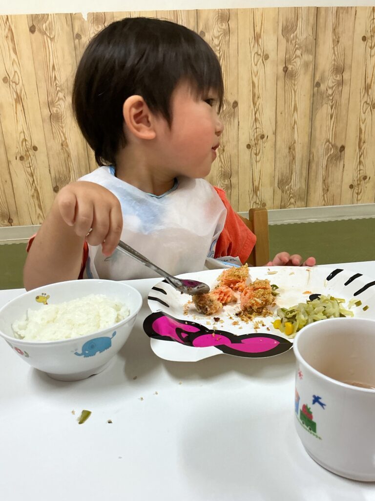 お誕生日会で保育士からの出し物　どんないろがすき　大阪　保育園　くじら保育園　202606-3