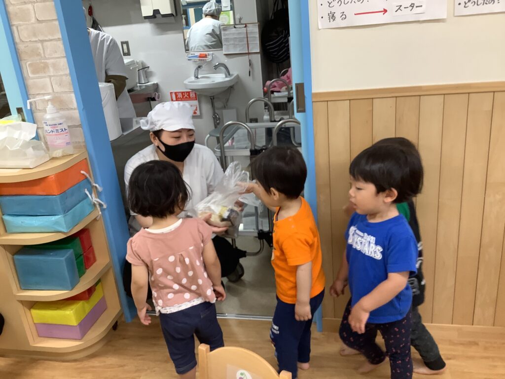 えのき　栽培　食育　体験　給食　調理師　くじら保育園　三国園　淀川区　202505-1