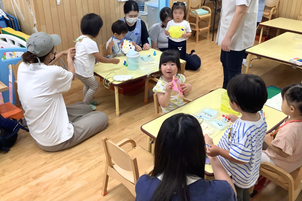 地域交流 おはなし会 カバン作り 花紙 くじら保育園 三国 淀川区 202506-2