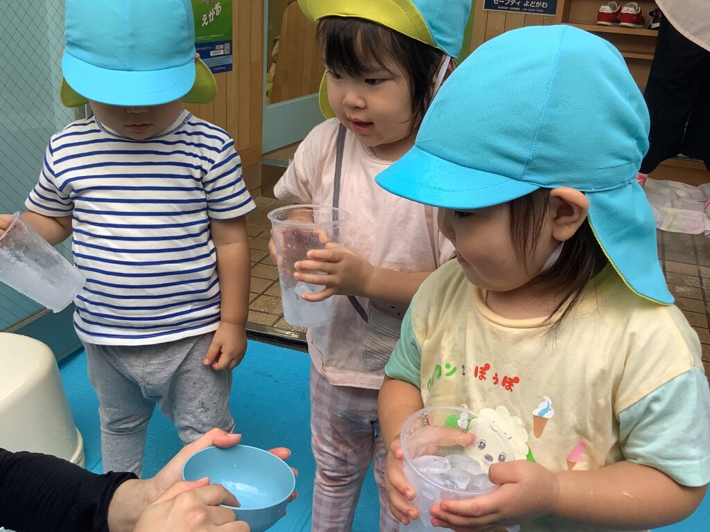 水遊び　水風船　氷　色水　くじら保育園　三国園　淀川区　大阪　202508-3
