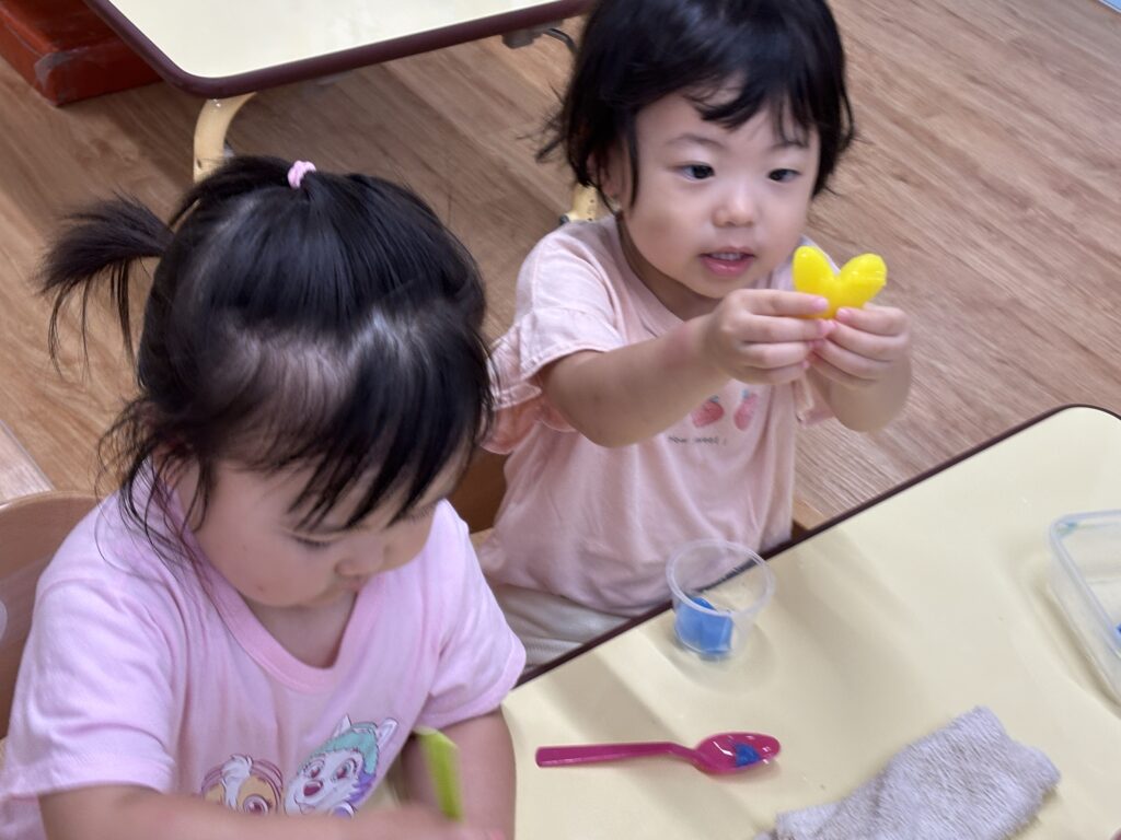 寒天 寒天遊び 感触遊び くじら保育園 淀屋橋 大阪 保育園 202509-5
