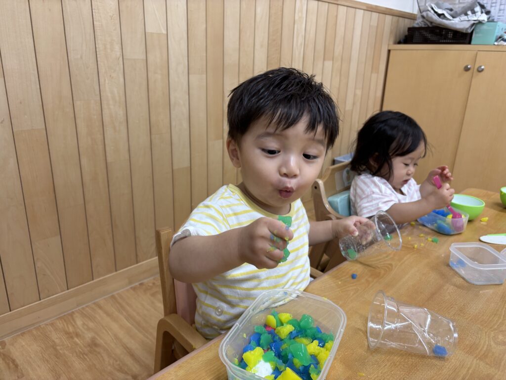 寒天 寒天遊び 感触遊び くじら保育園 淀屋橋 大阪 保育園 202509-1