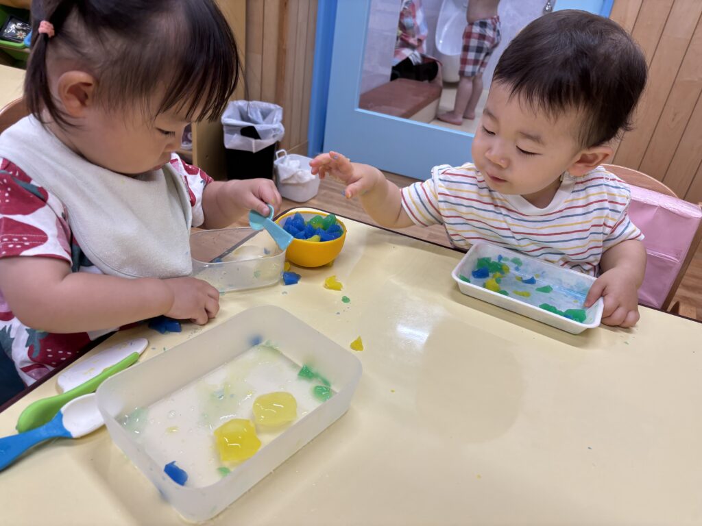 寒天 寒天遊び 感触遊び くじら保育園 淀屋橋 大阪 保育園 202509-3