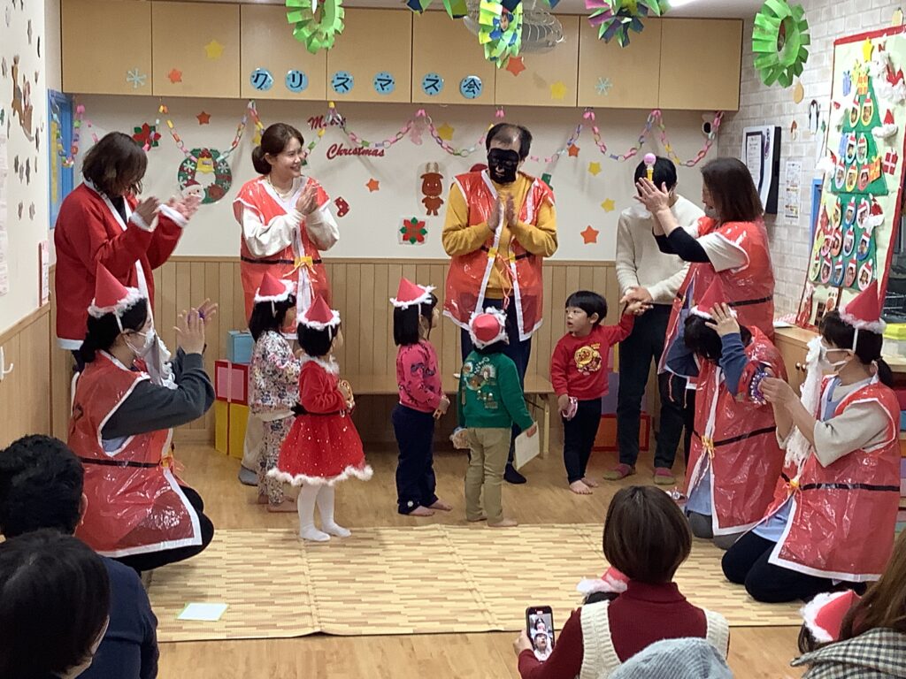 保護者参加のクリスマス会　大阪　保育園　くじら保育園　202512-2