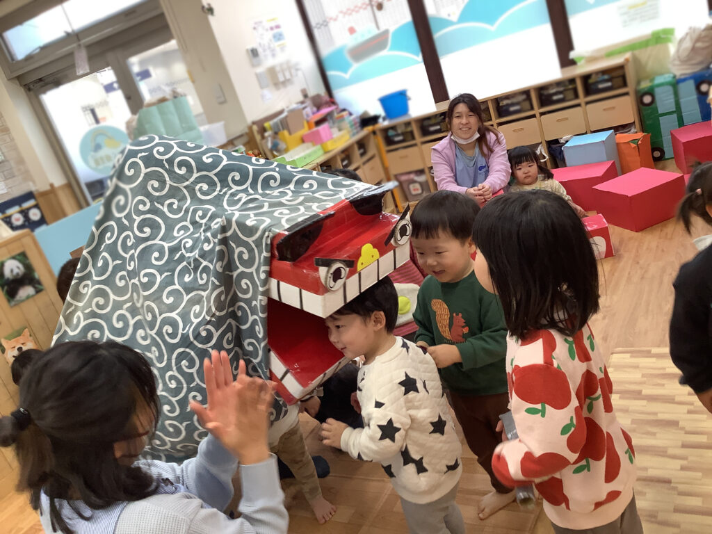 保育園でお正月遊び　大阪　保育園　くじら保育園　202601-6