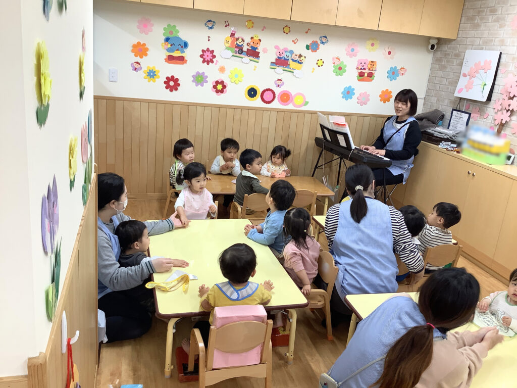 保育園の朝の会と給食　大阪　くじら保育園　202604-2