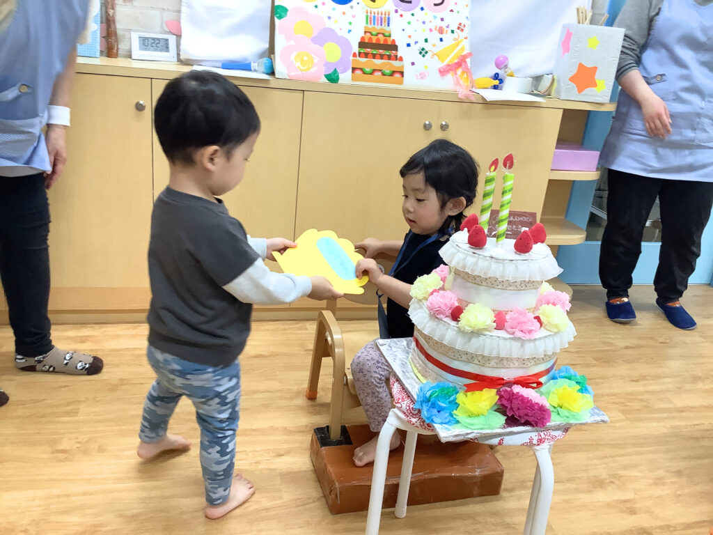 保育園4月生まれさんのお誕生日会　大阪　くじら保育園　202605-2