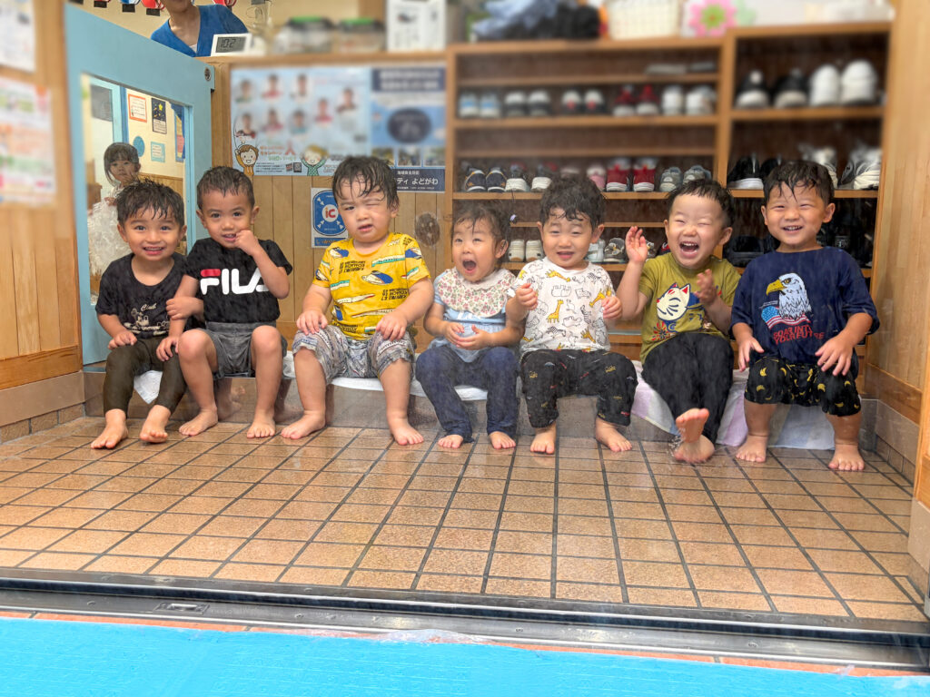 保育園の水遊び 大阪 くじら保育園 202609-3