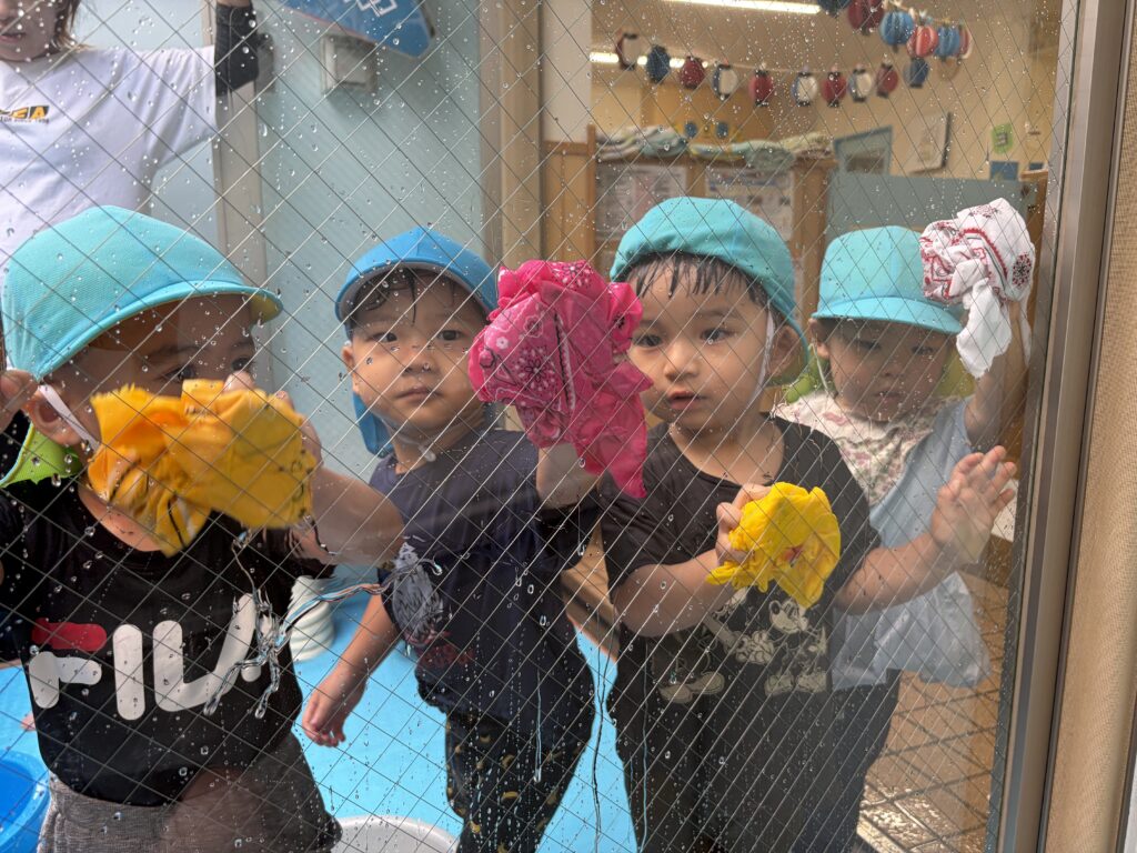 保育園の水遊び 大阪 くじら保育園 202609-5