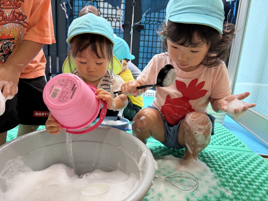 保育園の水遊び 大阪 くじら保育園 202609-2