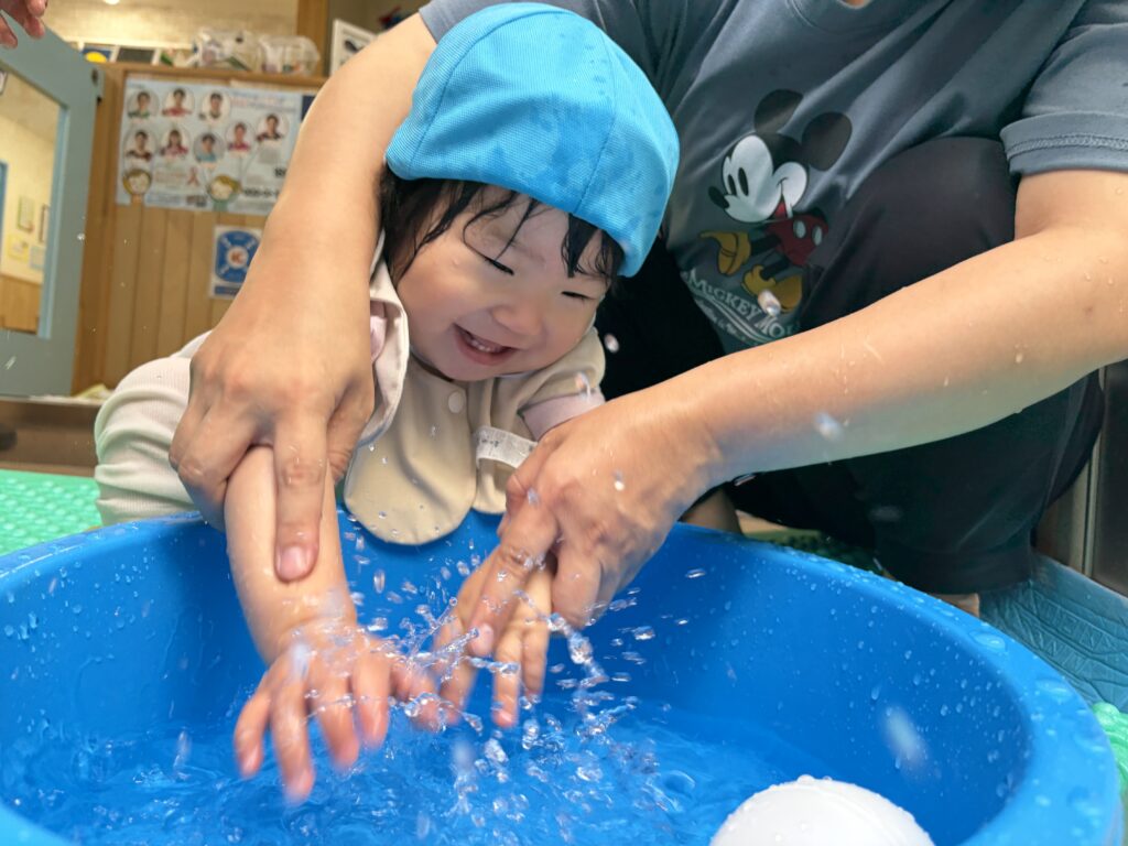 保育園水遊び ボディペイント 大阪 くじら保育園 202609-1
