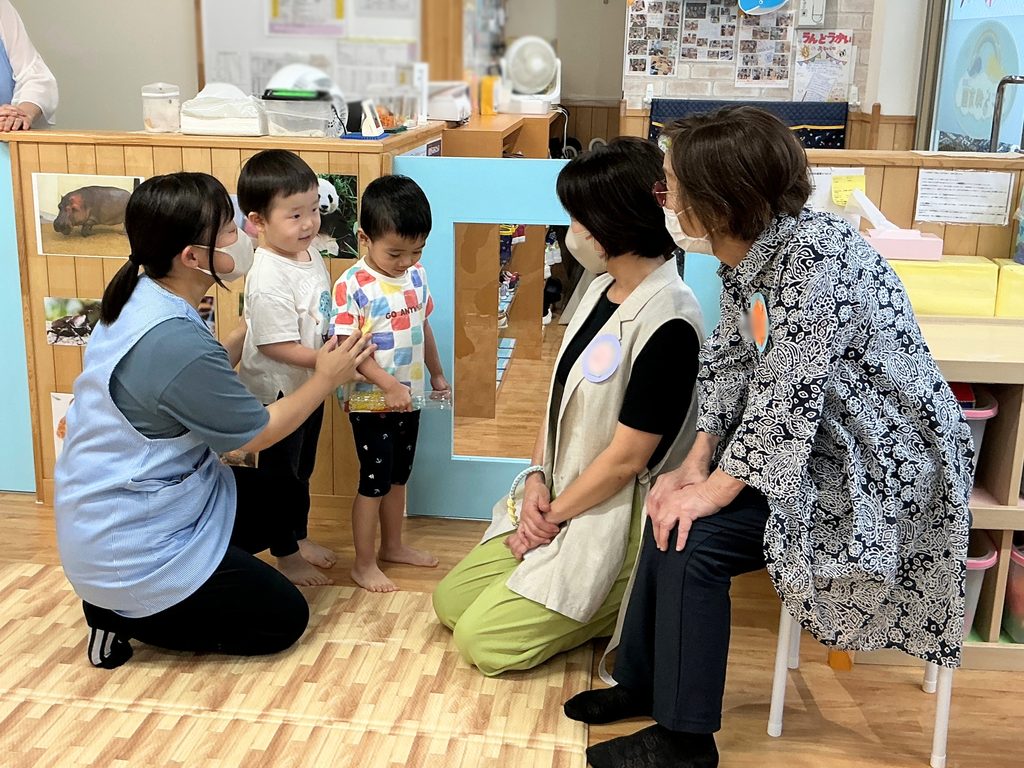 保育園で敬老の日の集い 大阪 くじら保育園 202610-1