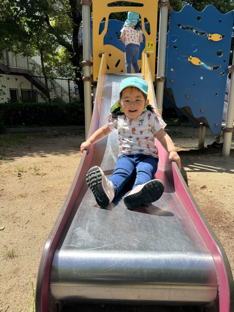 公園　電車　お散歩　2歳児　くじら保育園　都島北　都島区　202505-2