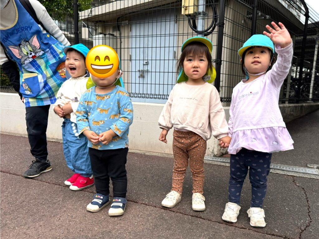 公園　電車　お散歩　2歳児　くじら保育園　都島北　都島区　202505-5