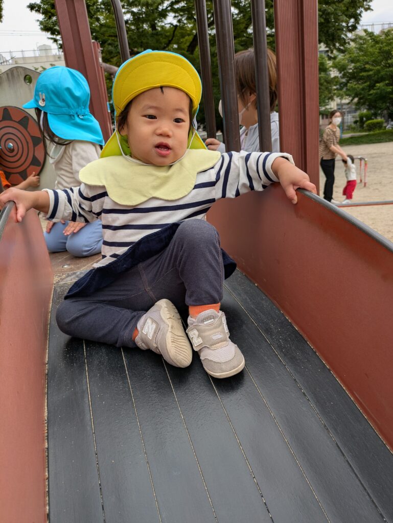 お散歩 公園 砂場 滑り台 くじら保育園 都島北園 都島区 202505-4