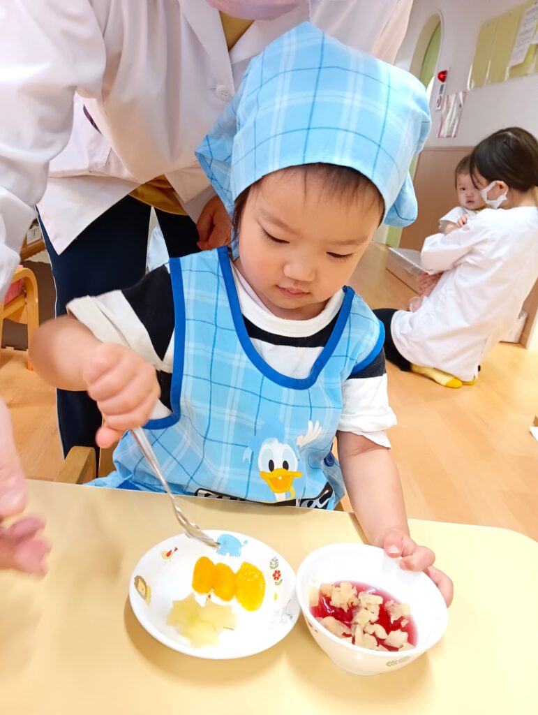 七夕　キラキラゼリー　七夕ゼリー　行事食　クッキング　食育　2歳児　くじら保育園　都島区　都島北園　202507-3