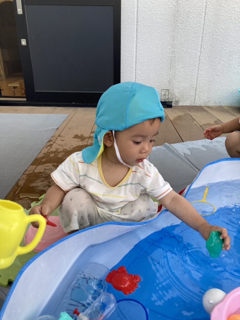 0歳児　水遊び　初めて　デビュー　くじら保育園　都島北園　都島区　大阪　202508-2