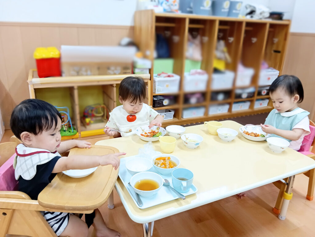 0歳児 離乳食 普通食 給食 自園調理 くじら保育園 都島北 大阪 保育園 202509-4