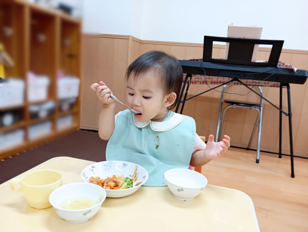 0歳児 離乳食 普通食 給食 自園調理 くじら保育園 都島北 大阪 保育園 202509-3
