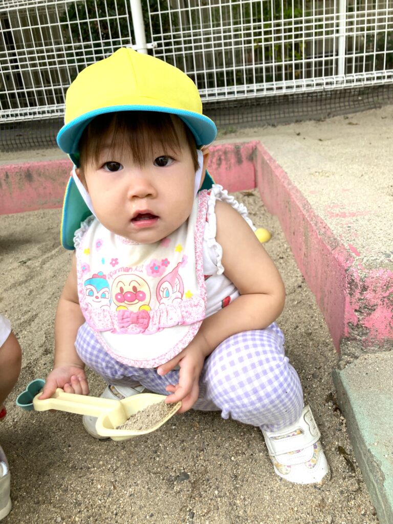 0歳児　大阪　保育園　くじら保育園　公園　砂場　散歩　202510-4