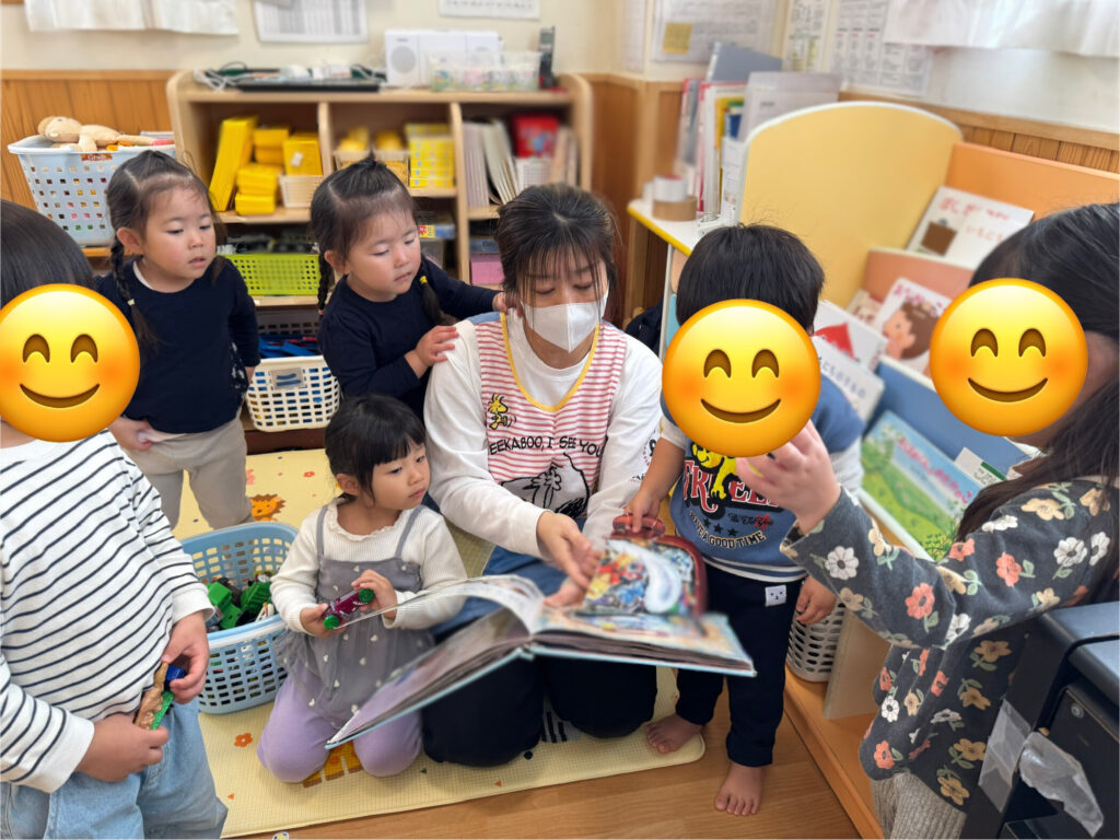 大阪　保育園　くじら保育園　連携園との交流　鰤の解体ショー　20512-5