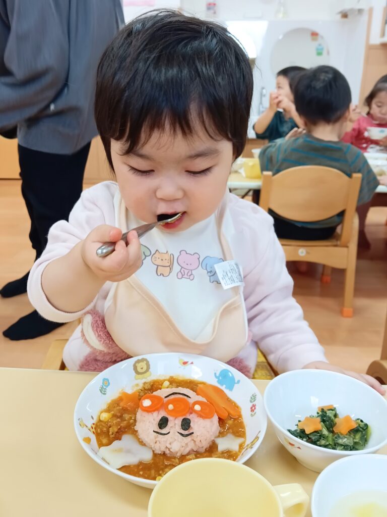 保育園のお誕生日会でアンパンマンカレー　大阪　　保育園　くじら保育園　202601-5