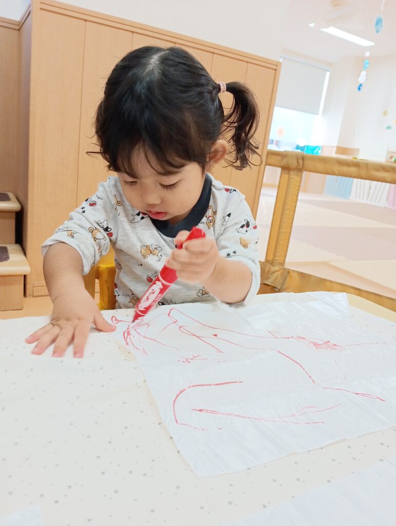 大阪　保育園で凧揚げ　くじら保育園 2022601-3