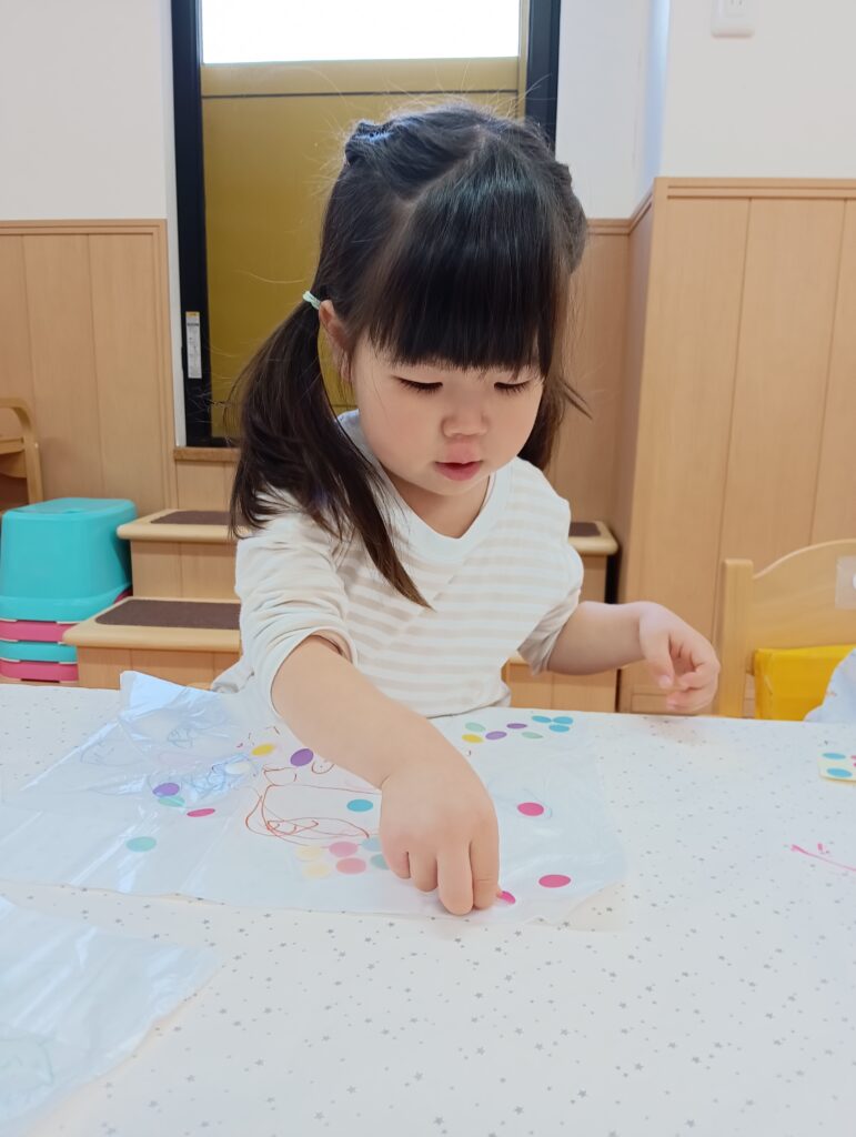 大阪　保育園で凧揚げ　くじら保育園 2022601-2