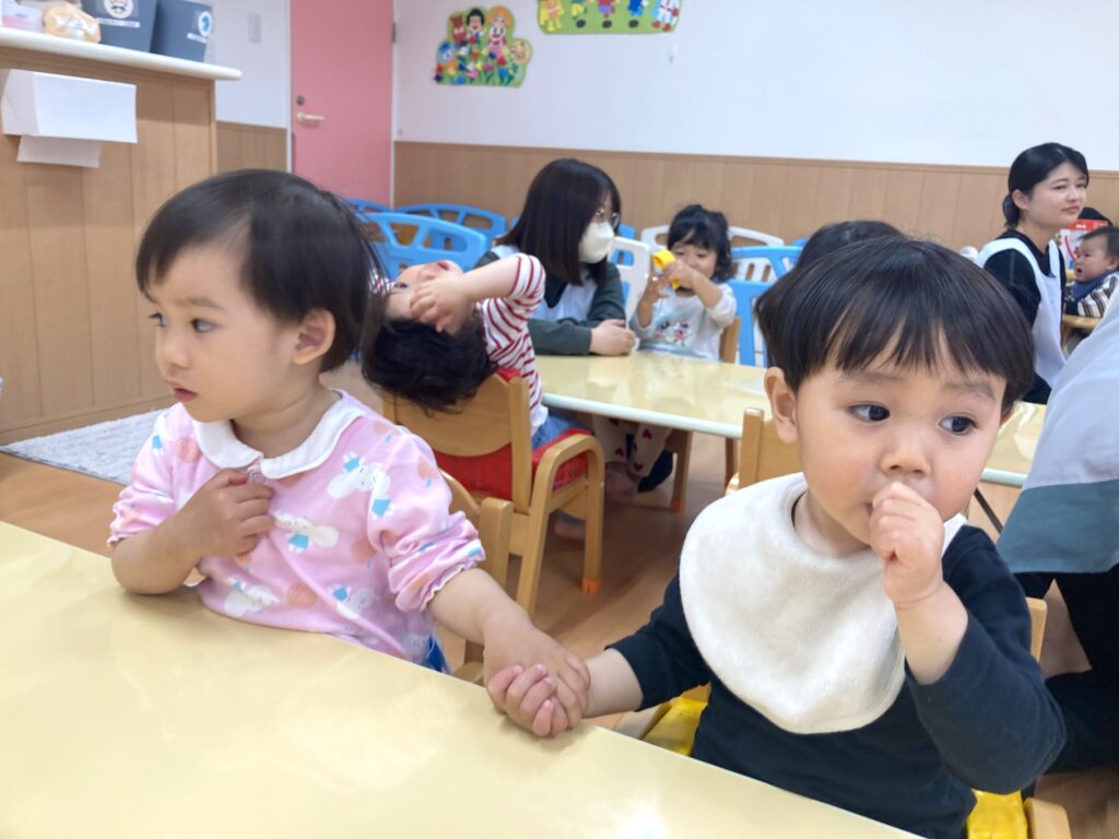 新入園児さんも1歳児クラスで笑顔　大阪　保育園　くじら保育園　202605-4