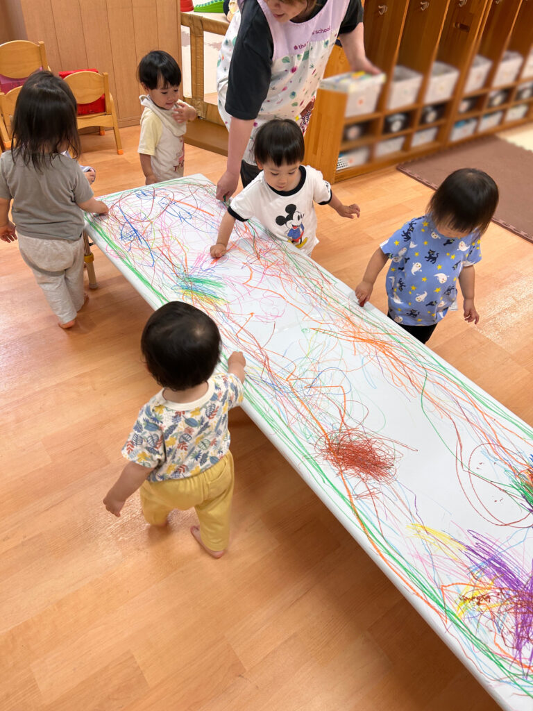お絵かき遊び 電車ごっこ 大阪 保育園 くじら保育園 202606-5