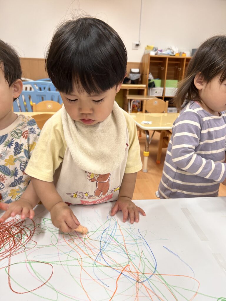 お絵かき遊び 電車ごっこ 大阪 保育園 くじら保育園 202606-4