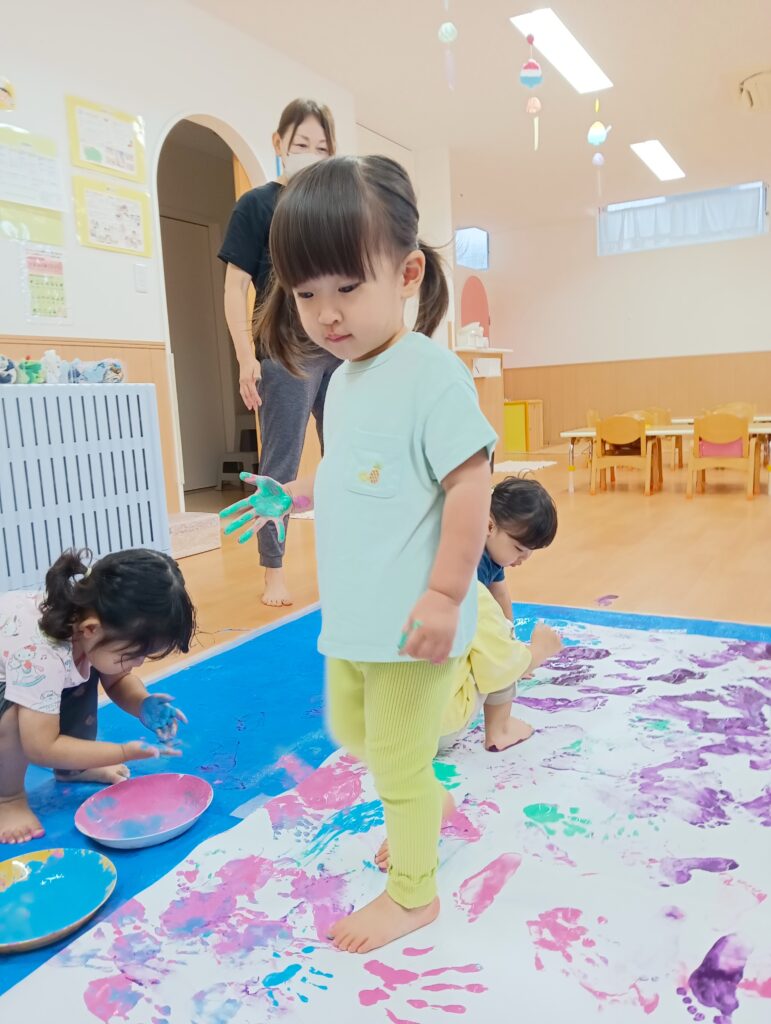 保育園でボディーペインティング 大阪 くじら保育園 202607-4