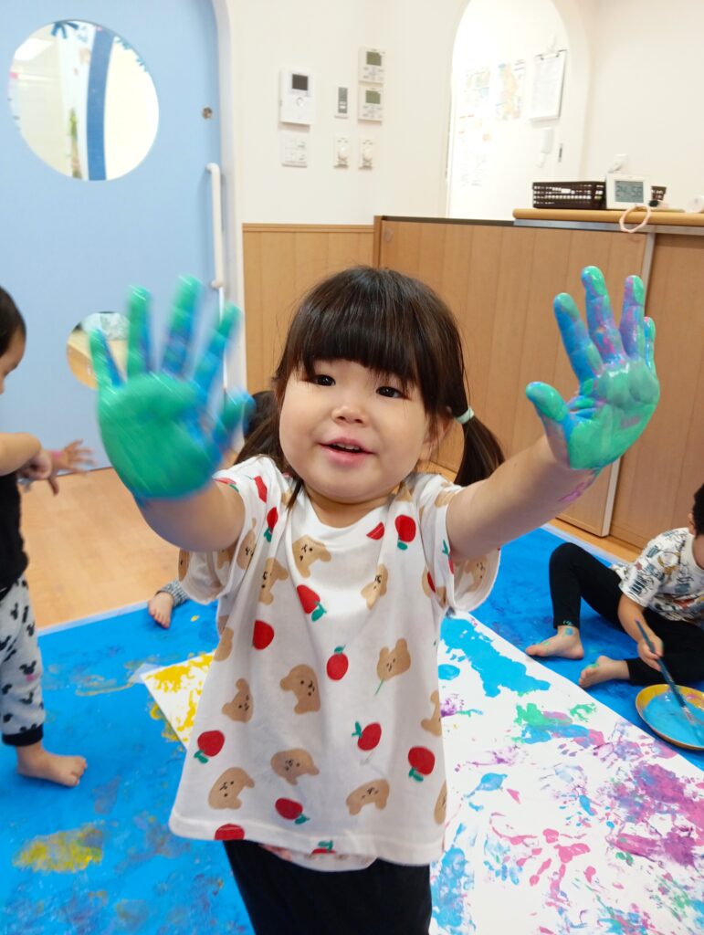 保育園でボディーペインティング 大阪 くじら保育園 202607-3