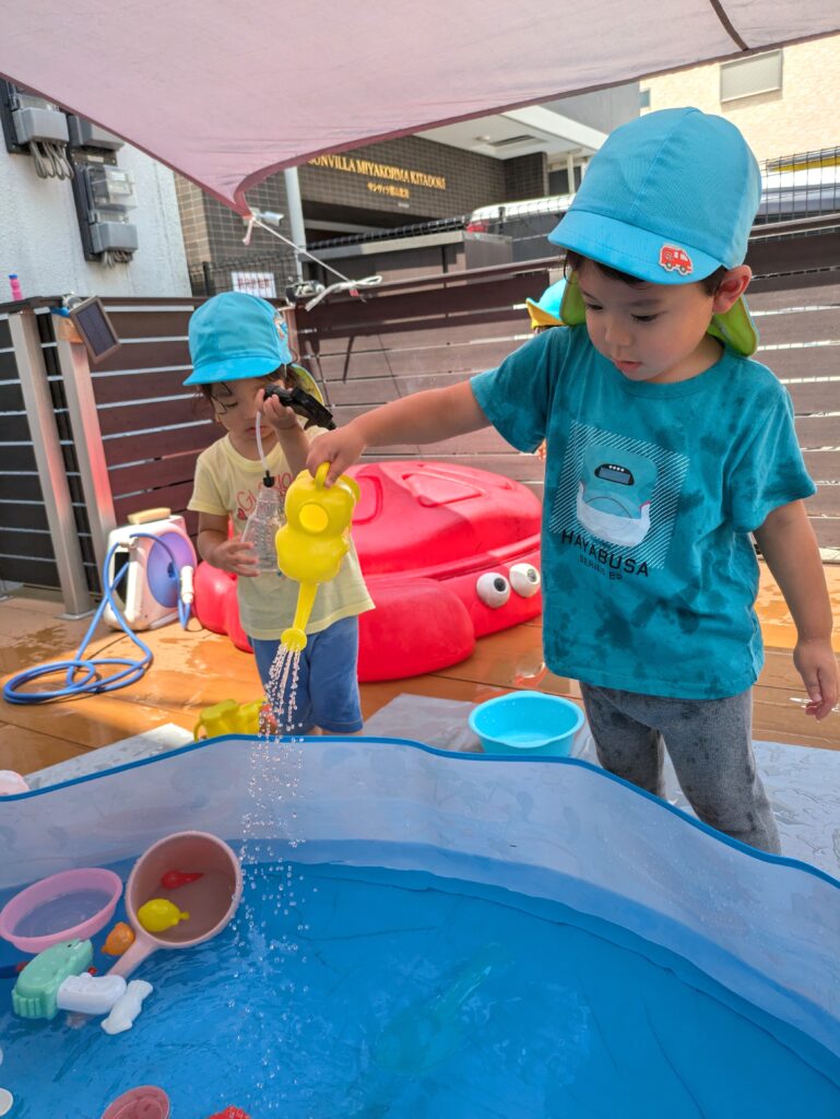保育園の水遊び　大阪　くじら保育園　202607-1