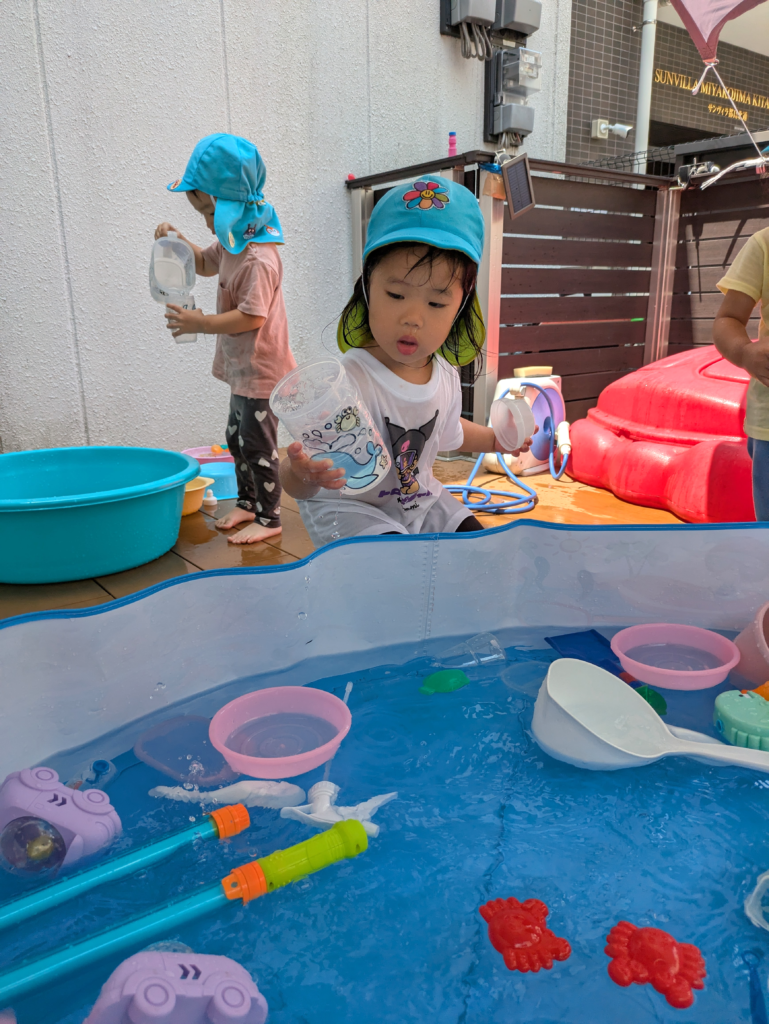 保育園の水遊び　大阪　くじら保育園　202607-3