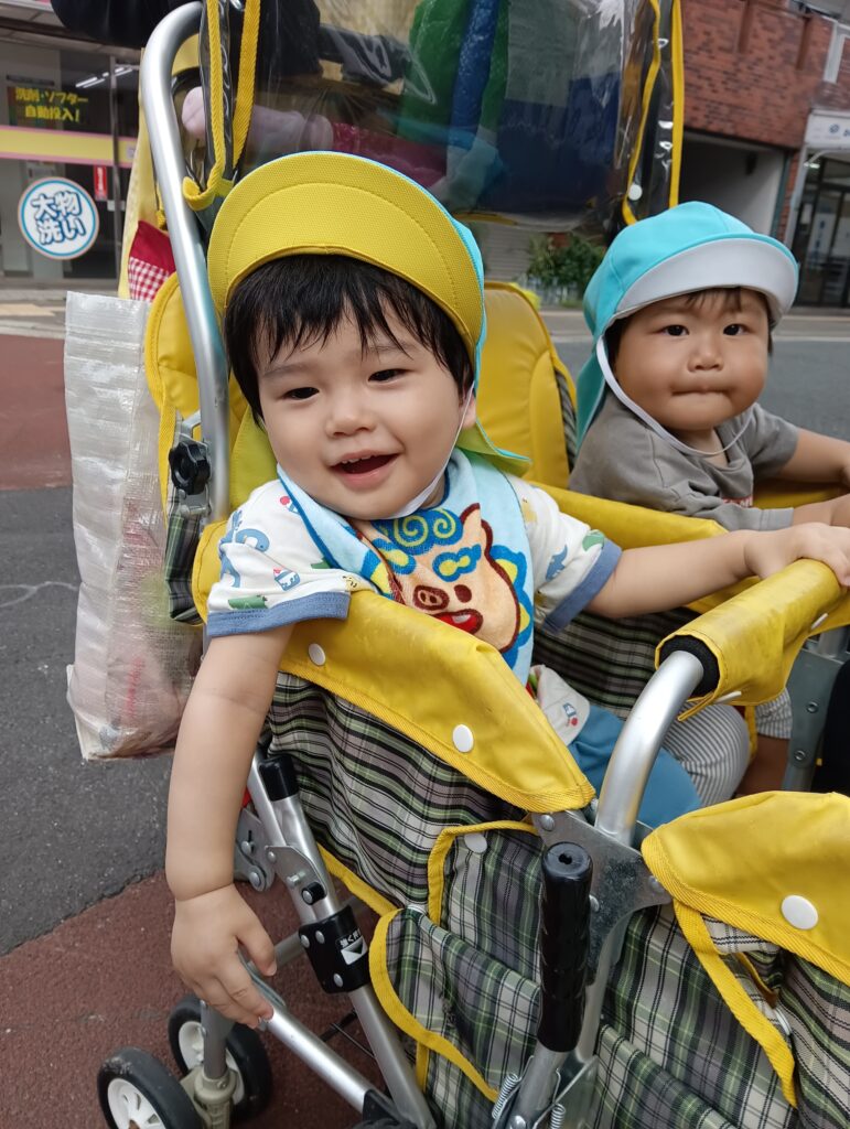 0歳児公園デビュー 保育園戸外散歩 大阪 くじら保育園 202609-1