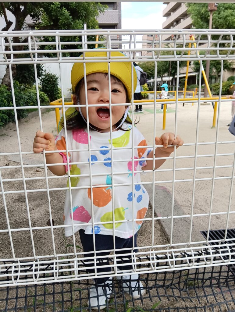 0歳児公園デビュー 保育園戸外散歩 大阪 くじら保育園 202609-5