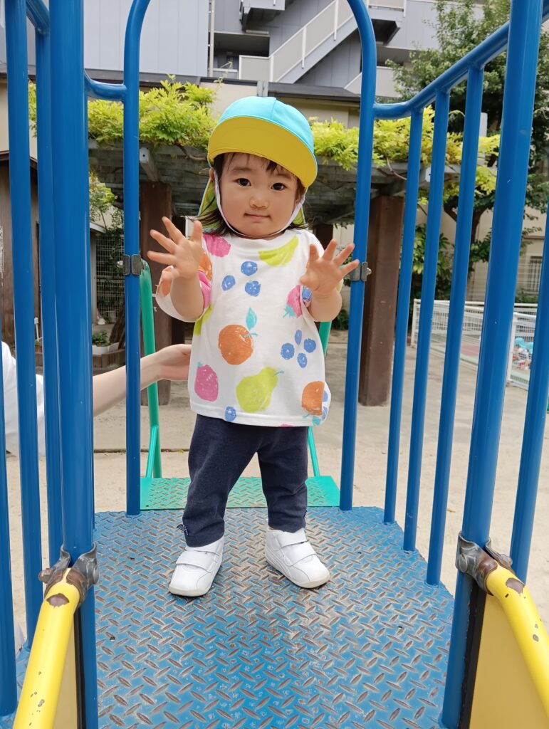 0歳児公園デビュー 保育園戸外散歩 大阪 くじら保育園 202609-4