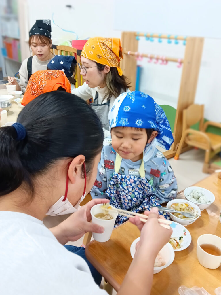 おおぞら保育園　西新町園　親子クッキング　おにぎり作り　202501-3